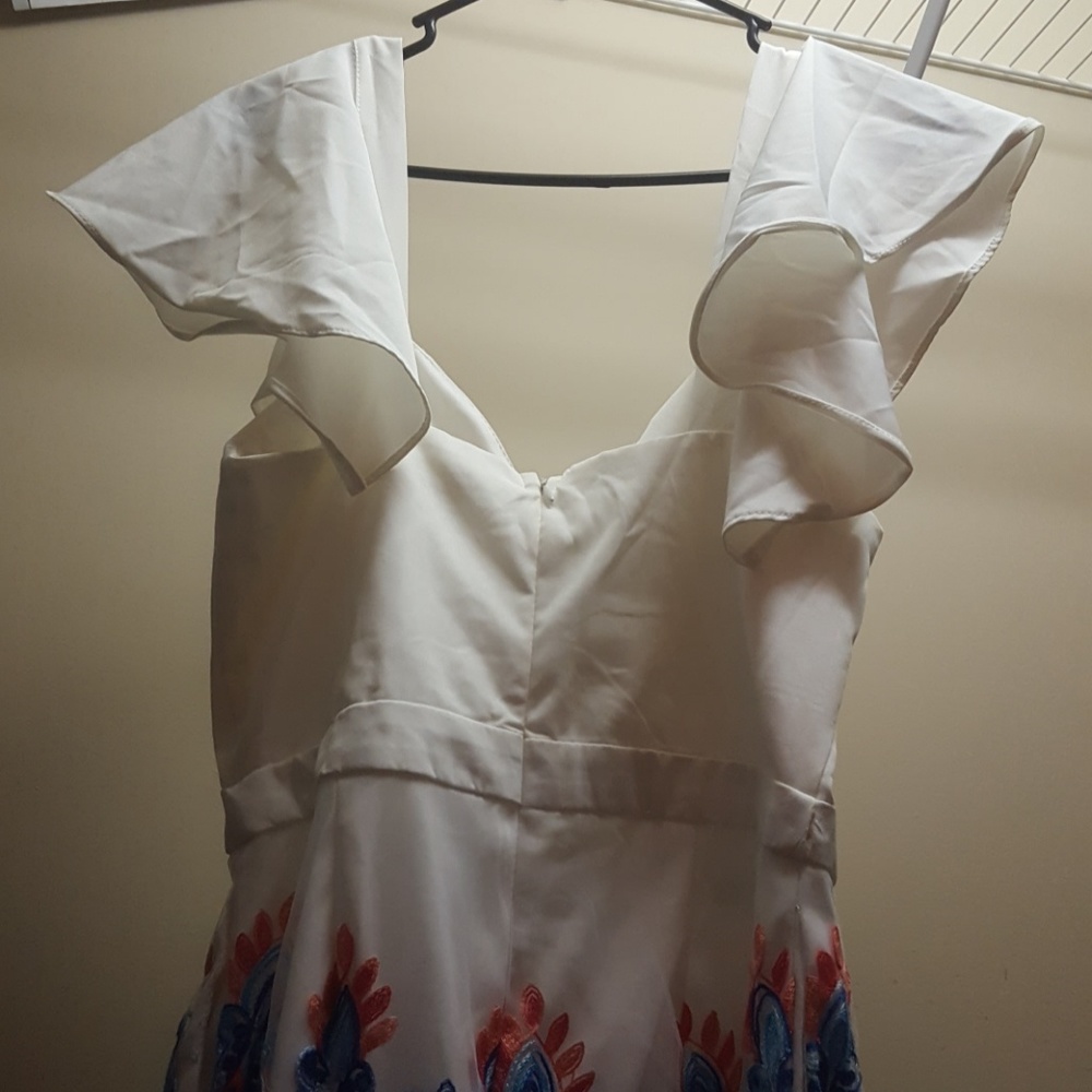 Embroidered romper - Picture 4 of 5
